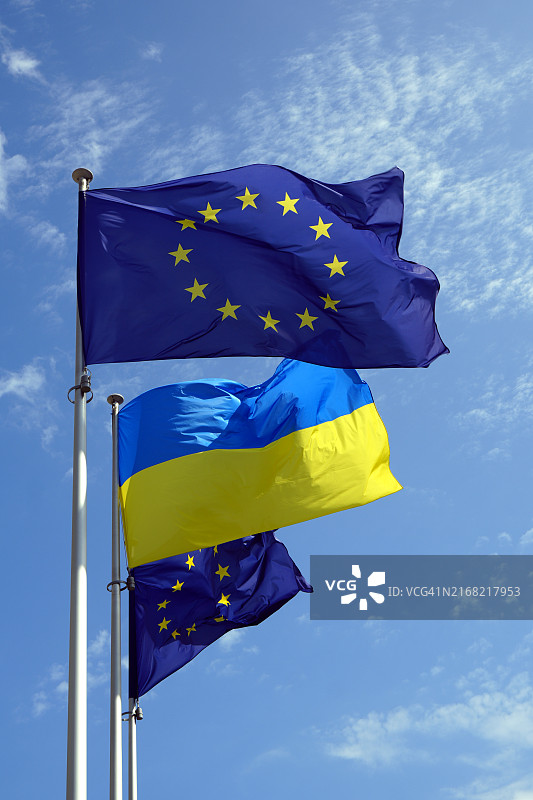 欧盟旗帜与乌克兰旗帜图片素材