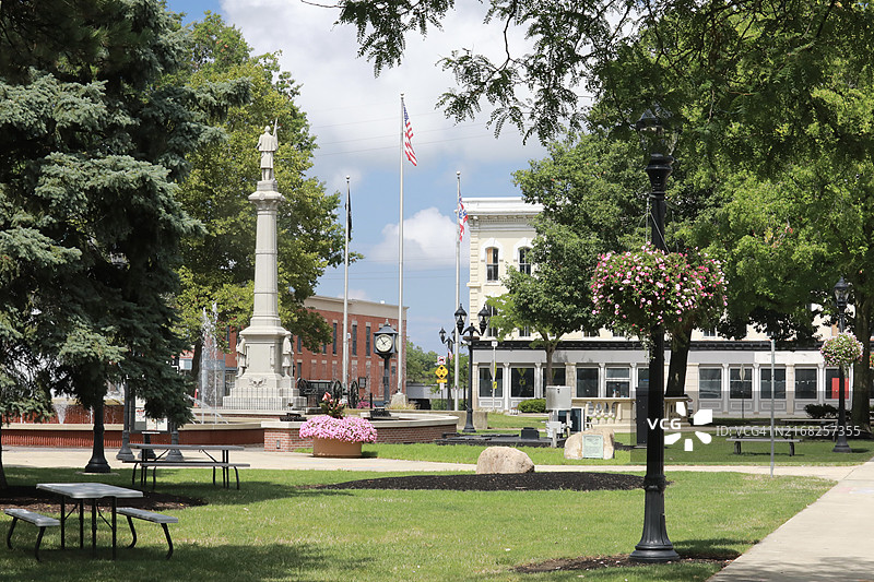 俄亥俄州伊利里亚市伊利广场的小镇公园图片素材