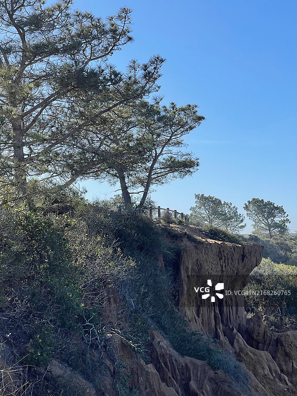 徒步旅行的清晨景色图片素材