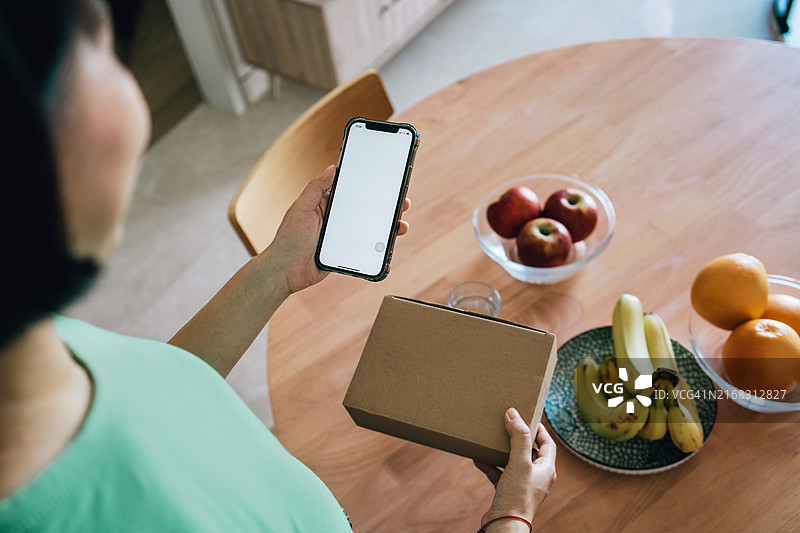 在线购物和配送概念图片素材