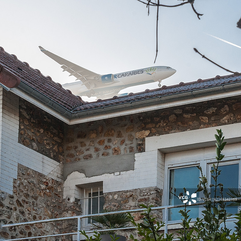 嘈杂的着陆场景图片素材