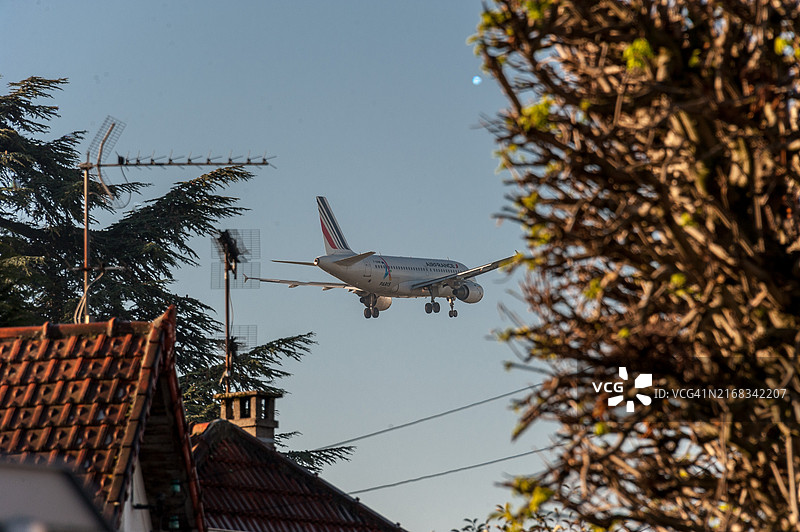 嘈杂的着陆场景图片素材