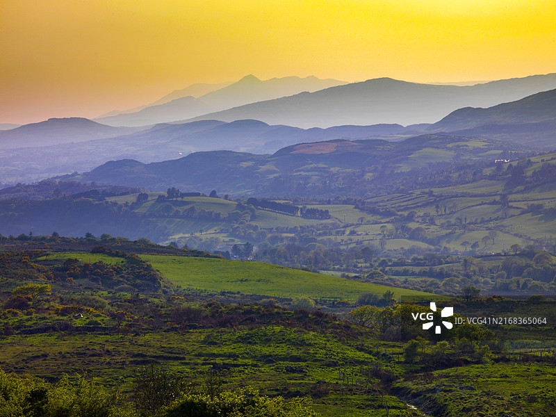 班特里日落时分眺望谢希山脉，爱尔兰科克郡图片素材