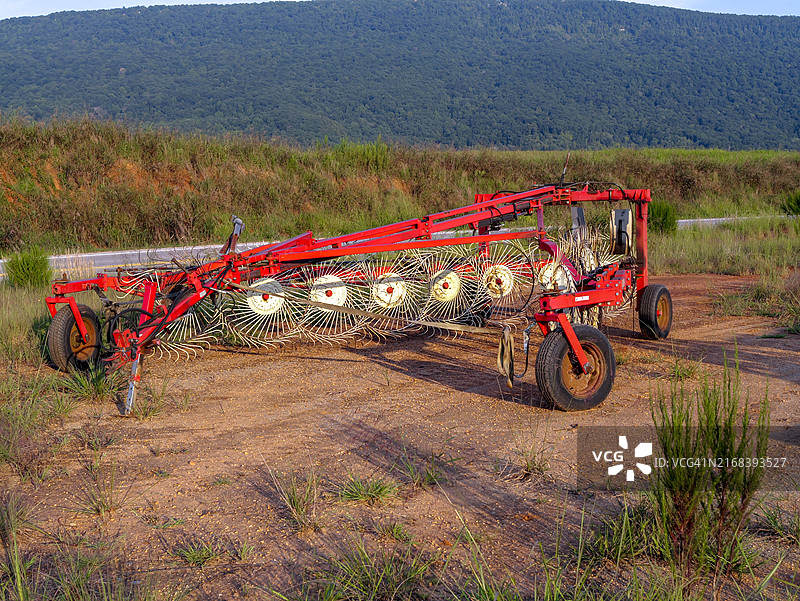 南方艺术：农用搂草机图片素材