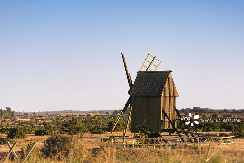 瑞典厄兰岛的风车图片素材