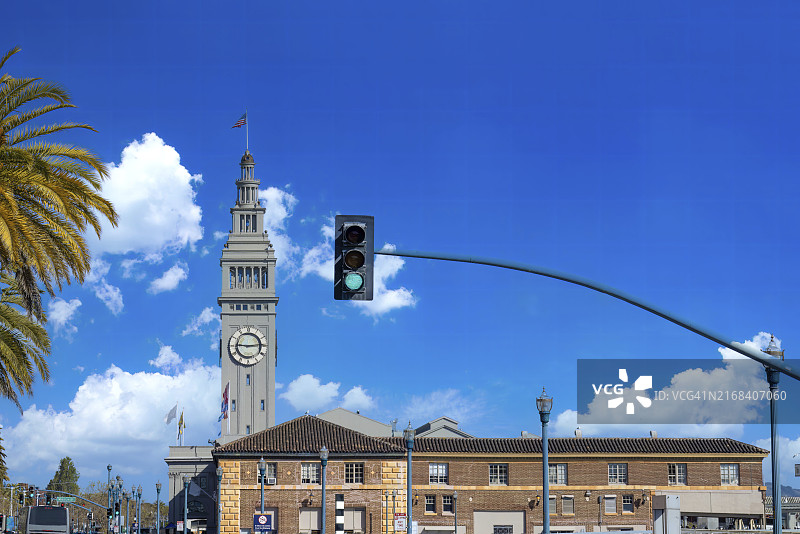 美国加利福尼亚州旧金山轮渡大厦、金融区和海运码头图片素材