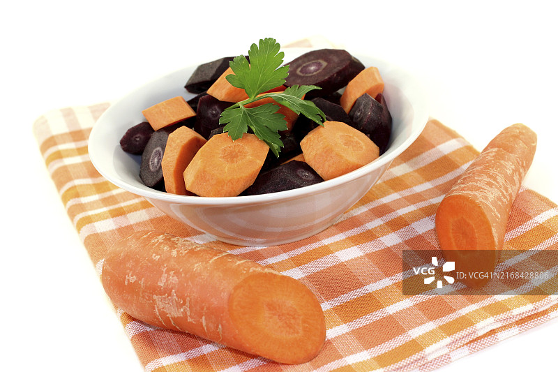 橙色紫色胡萝卜与平叶欧芹图片素材