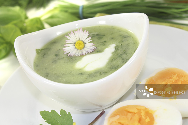 新鲜香草奶油鸡蛋汤图片素材