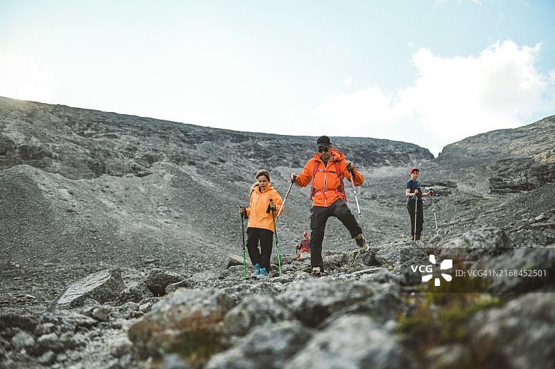 游客在希比内山脉旅行图片素材