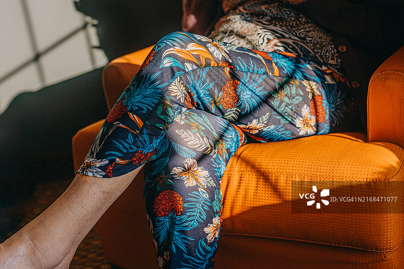 盘腿女人的下半身图片素材