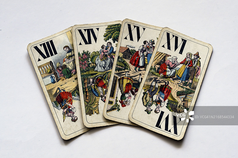 1900年左右来自费迪南德·皮亚特尼克父子公司的旧纸牌，维也纳，奥地利，欧洲图片素材