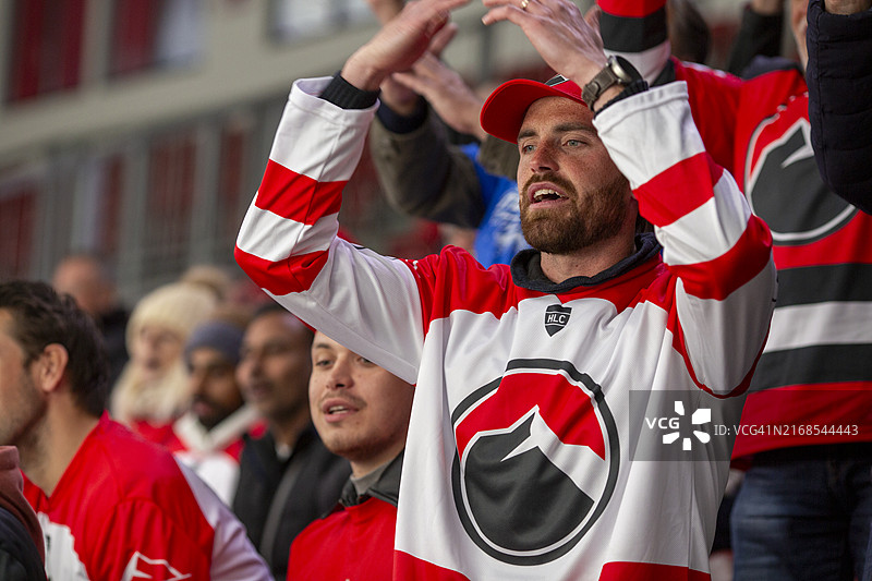 欢呼雀跃的体育迷图片素材