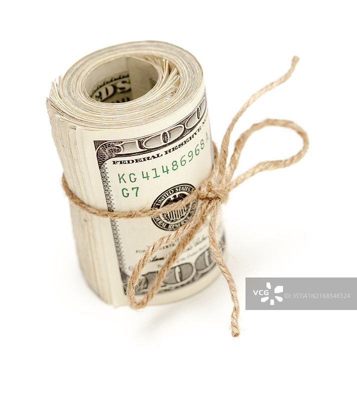 白色背景隔离的麻绳捆绑百元美钞卷图片素材