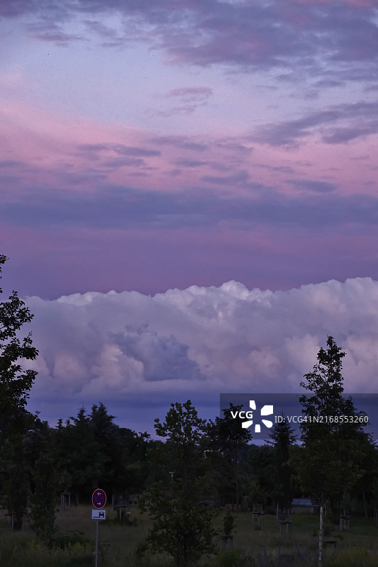 德国六月雷雨云天空图片素材