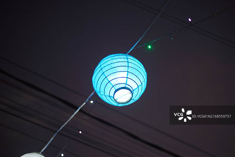 悬挂的纸灯笼图片素材