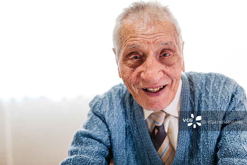 老年男人肖像图片素材