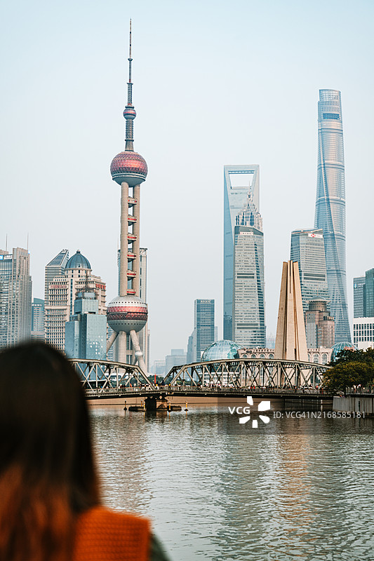 上海外滩地标建筑与河流风光图片素材