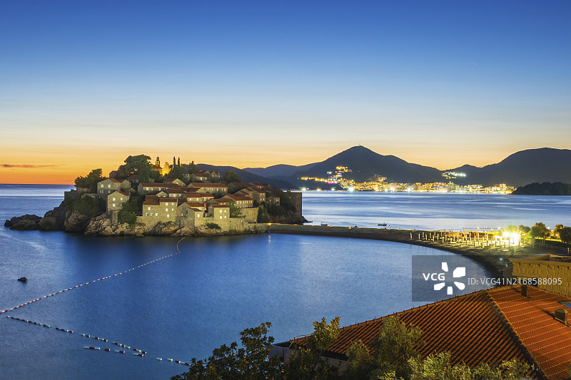 黑山圣斯特凡岛海边日落美景图片素材