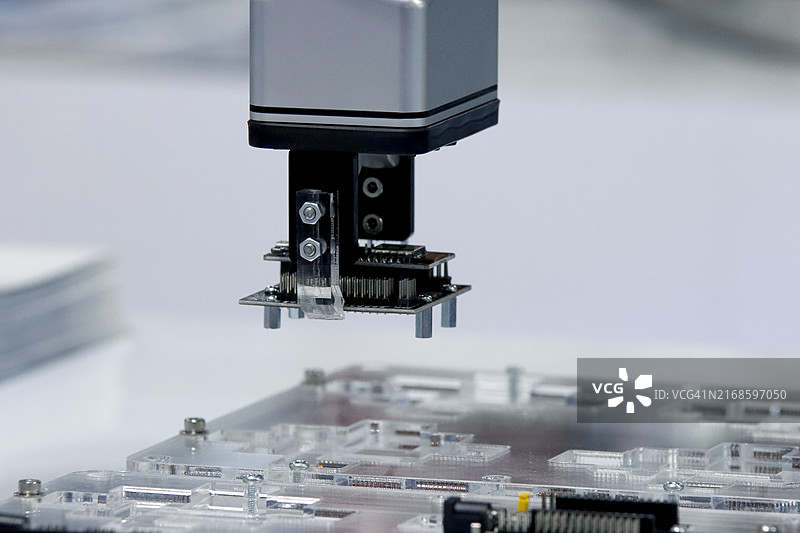用于印刷电路板（PCB）组装机的自动机器人图片素材