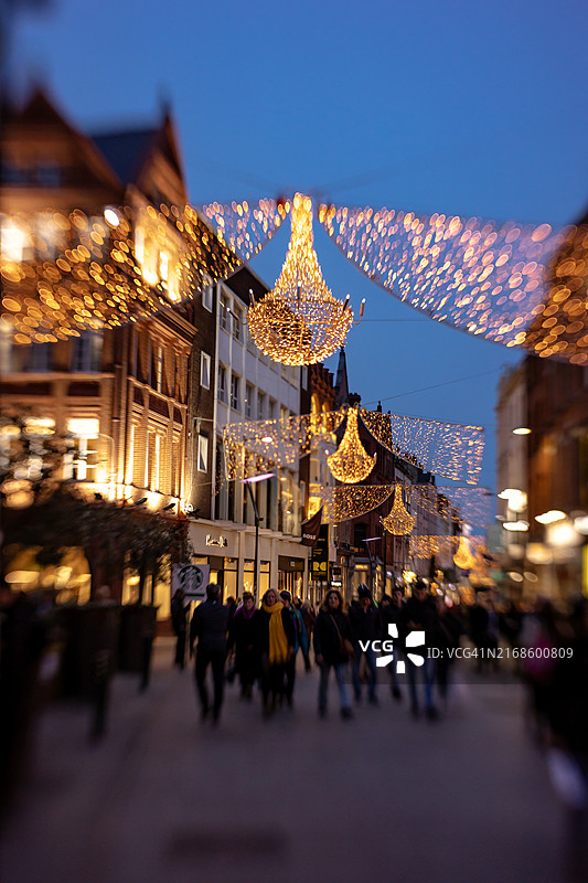 圣诞季的都柏林格拉夫顿街购物街图片素材