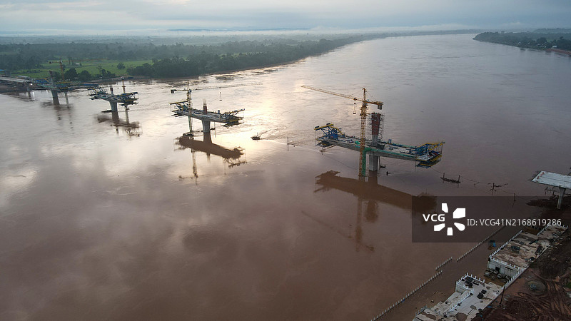 泰国-老挝湄公河第五座泰老友谊大桥建设图片素材