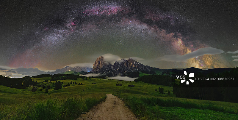 夜空下的风景图片素材