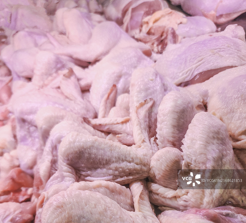 市场上展示的生鸡肉图片素材