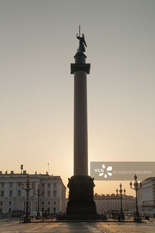 俄罗斯圣彼得堡皇宫广场的早晨图片素材