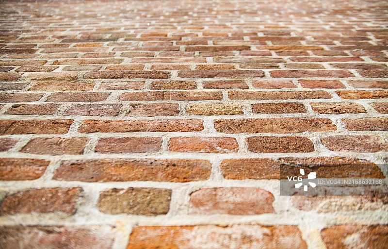 红色旧砖墙纹理，照片中心选择性聚焦图片素材