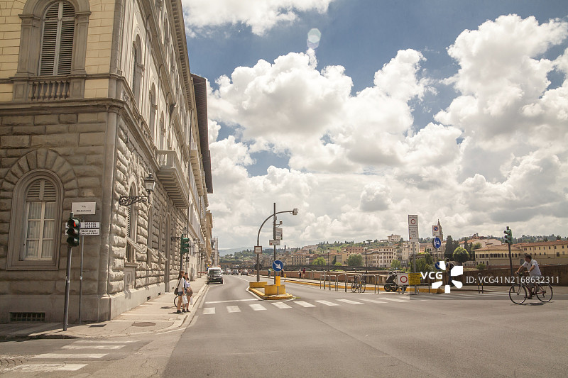 阿诺河堤岸，意大利佛罗伦萨图片素材