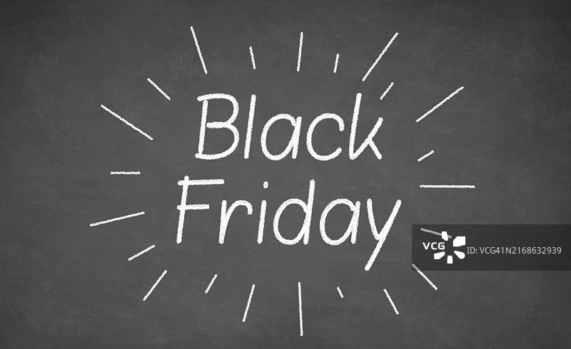 黑色星期五用粉笔写在黑板上。黑板图片素材