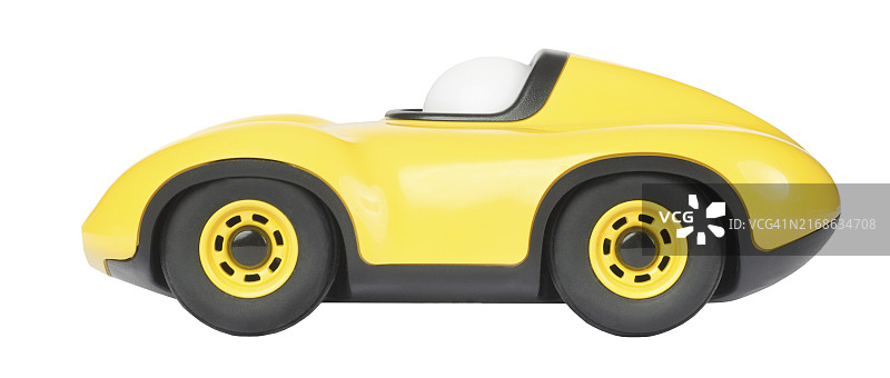 白色背景上的黄色玩具车图片素材