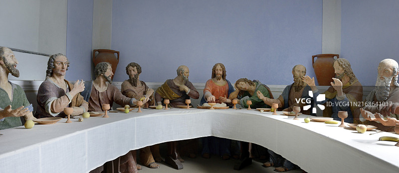 最后的晚餐：耶稣和他的使徒，位于瑞士洛迦诺朝圣教堂的赤陶雕像图片素材