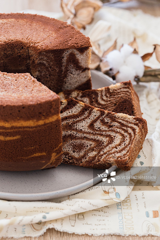 桌子上蛋糕的特写图片素材