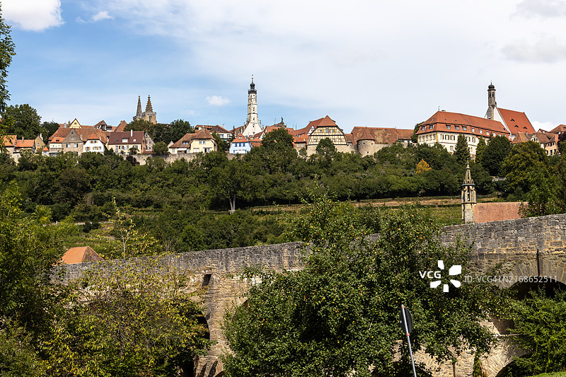 旅游目的地：陶伯河上的罗滕堡老城和历史桥梁（巴伐利亚，德国）图片素材