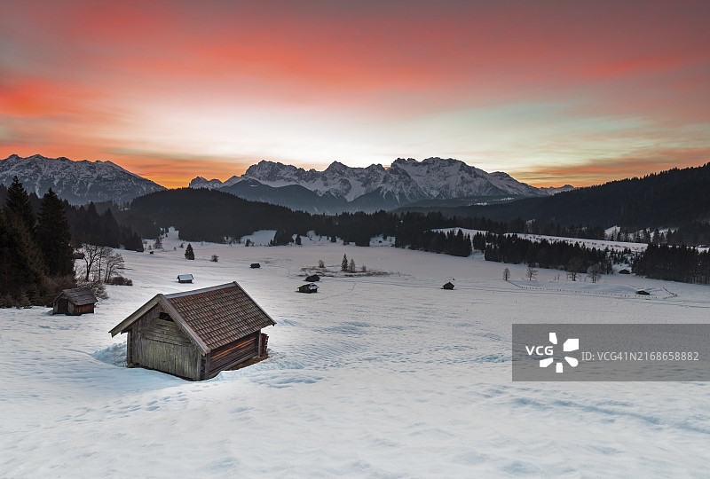 冬季格罗尔德湖的日出图片素材