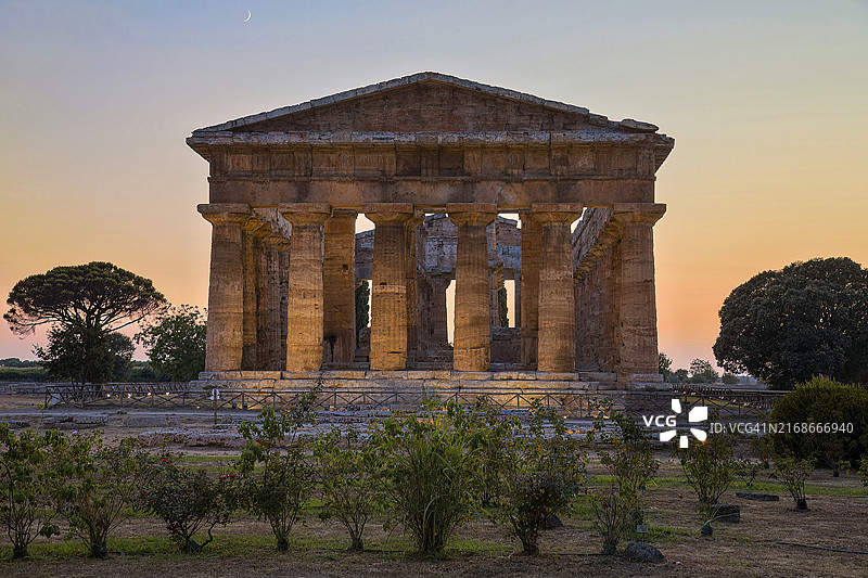意大利坎帕尼亚帕埃斯图姆的古希腊神庙图片素材