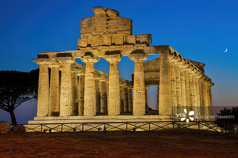 意大利坎帕尼亚帕埃斯图姆的古希腊神庙图片素材