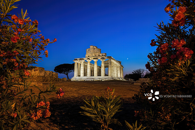 意大利坎帕尼亚帕埃斯图姆的古希腊神庙图片素材