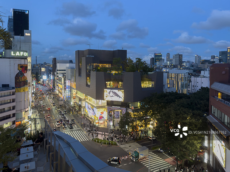 黄昏时分的表参道涩谷神宫前图片素材