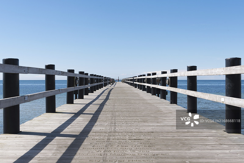 木制码头河边长廊图片素材