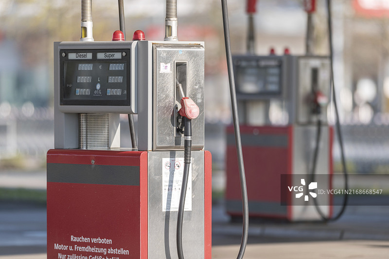 免费加油站的加油泵图片素材