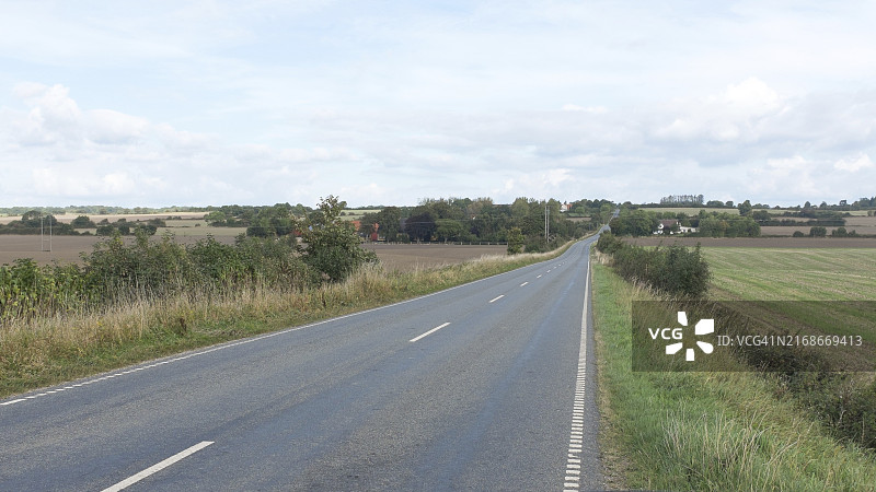 斯堪的纳维亚的乡村公路景观图片素材