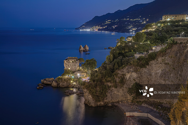 克雷斯塔雷拉塔，古老的萨拉森塔，位于意大利坎帕尼亚的维耶特里苏玛雷图片素材