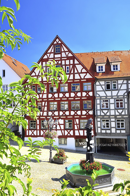 普富伦多夫的教堂广场与喷泉景观图片素材