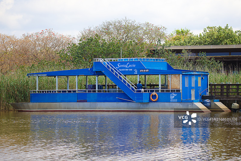 南非伊西曼加利索湿地公园的圣卢西亚野生动物园游船图片素材