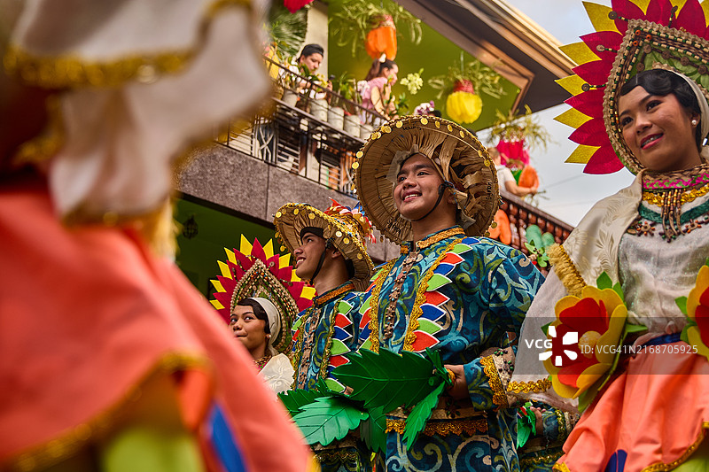 卢邦帕希亚斯节期间的街头舞蹈巡游图片素材