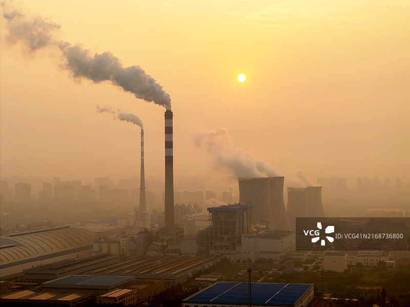 日出时的火力发电站图片素材