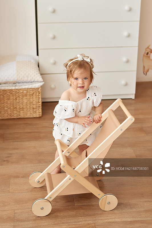 女孩一周岁生日派对图片素材