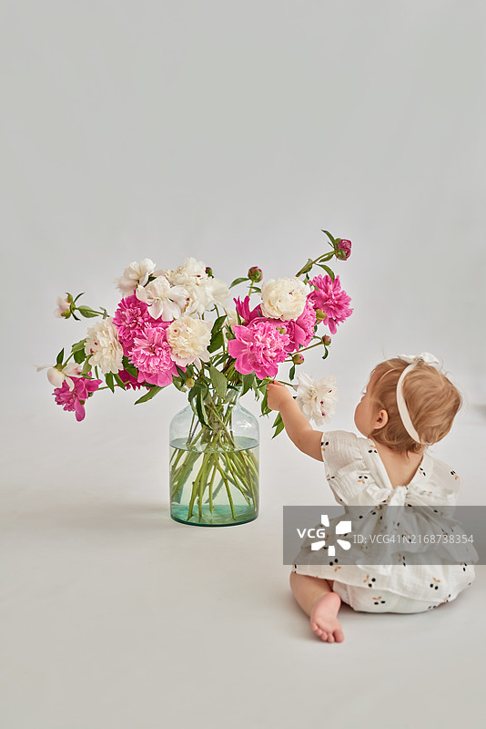 女孩一周岁生日派对图片素材